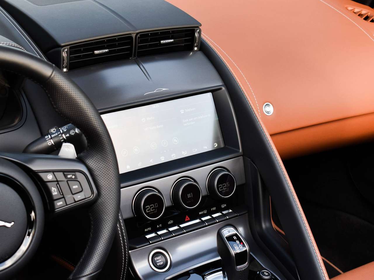 Jaguar F-Type 5.0 V8 R Cabriolet AWD P575 / Giola Green / Black Pack / FULL — foto 12 van 25