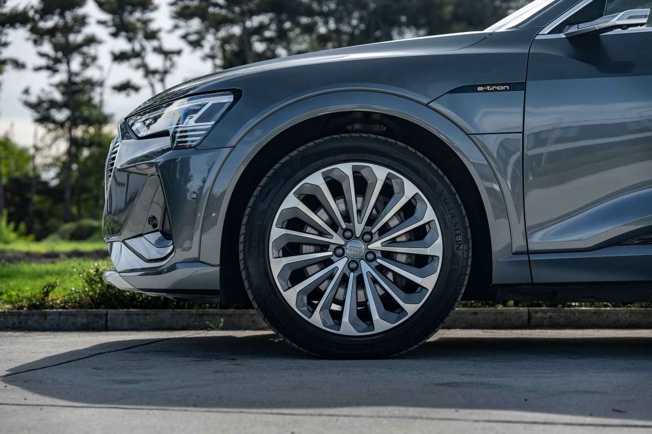 Audi e-tron (2021) — foto 9