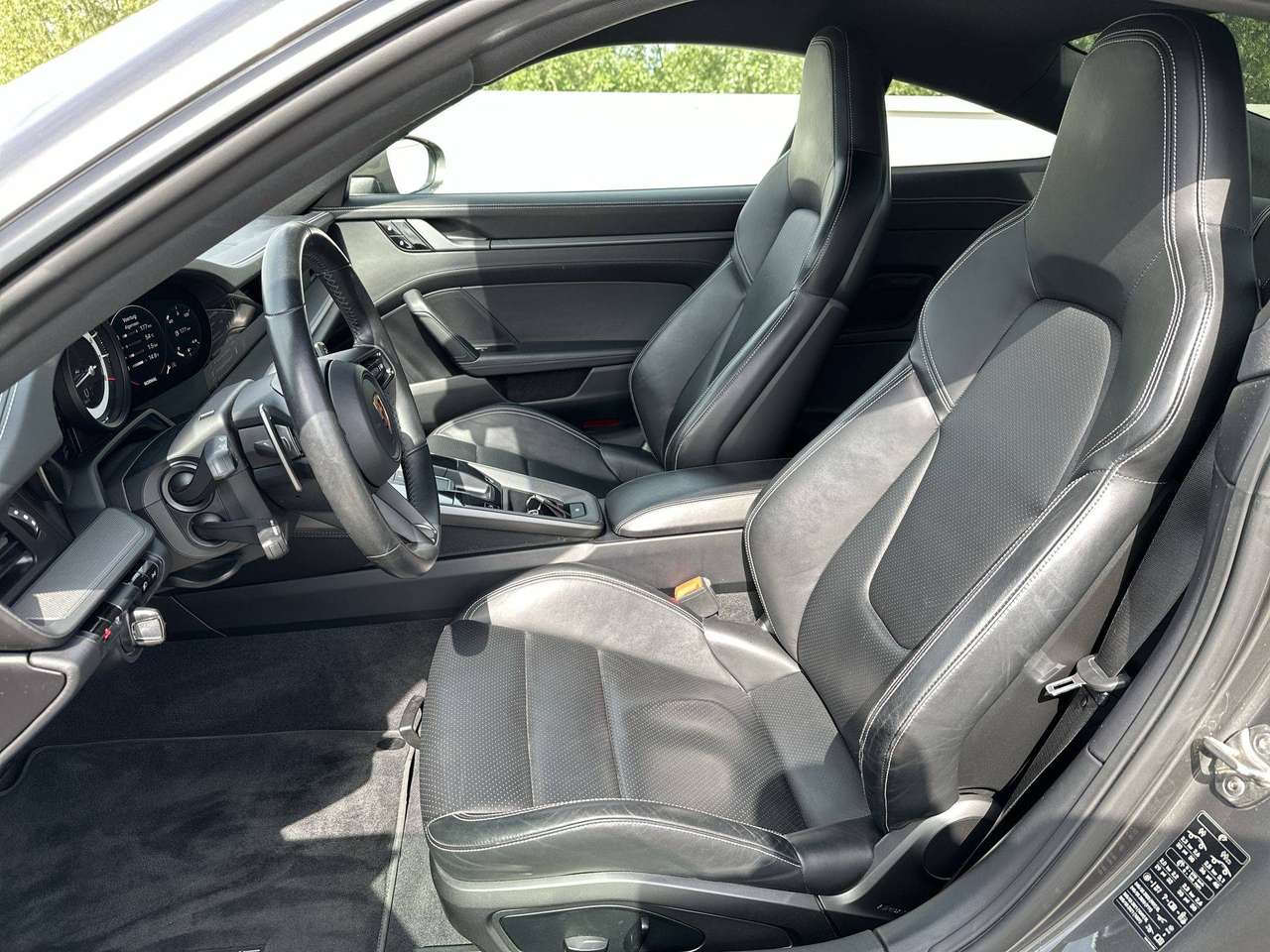 Porsche 992 CARRERA 2 Sportuitlaat Volleder 21" Sportdesign skirts — foto 10 van 13