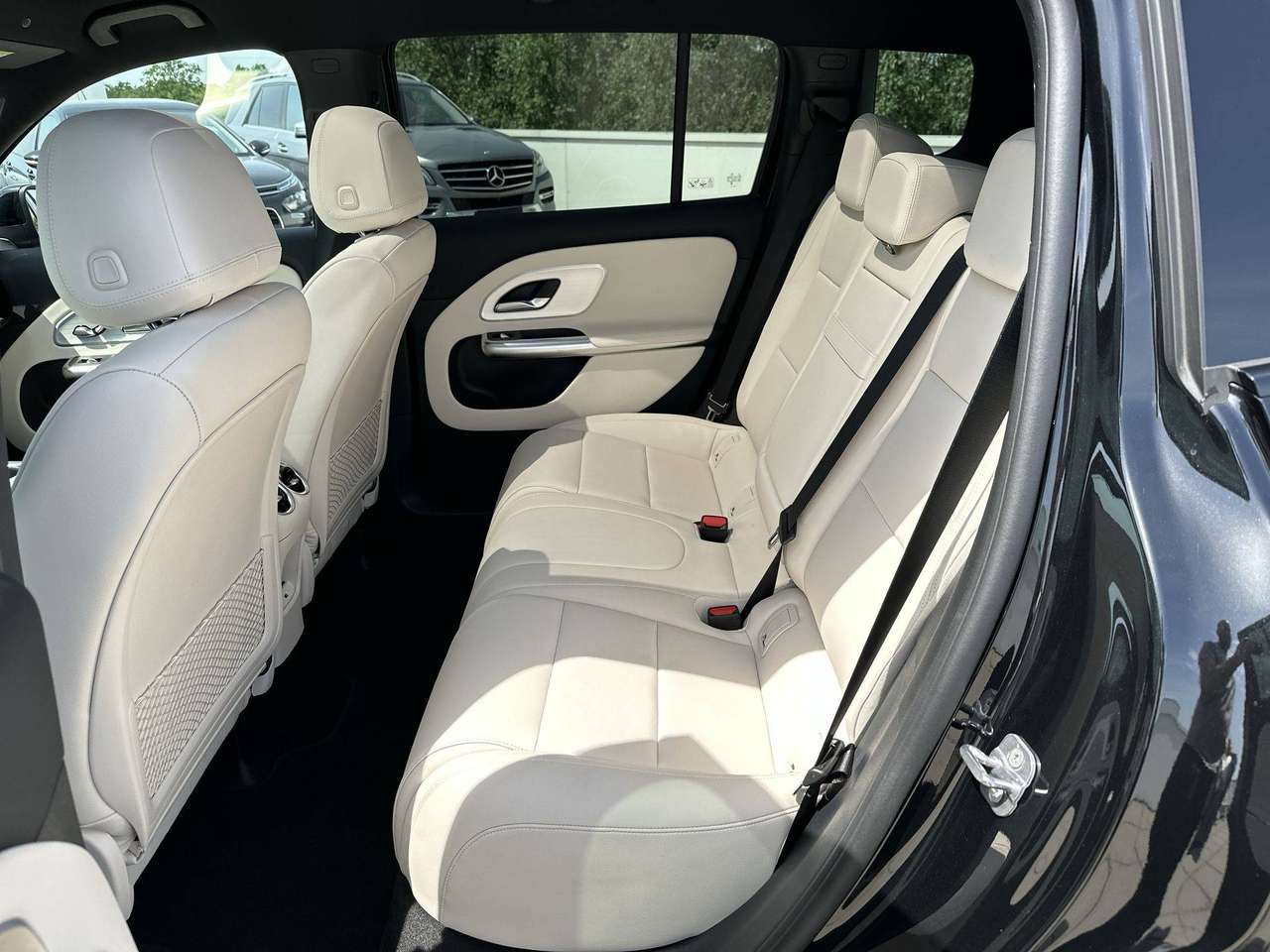 Mercedes-Benz GLB 250 + Electric Pano dak Leder Memory Nightpakket — foto 14 van 19