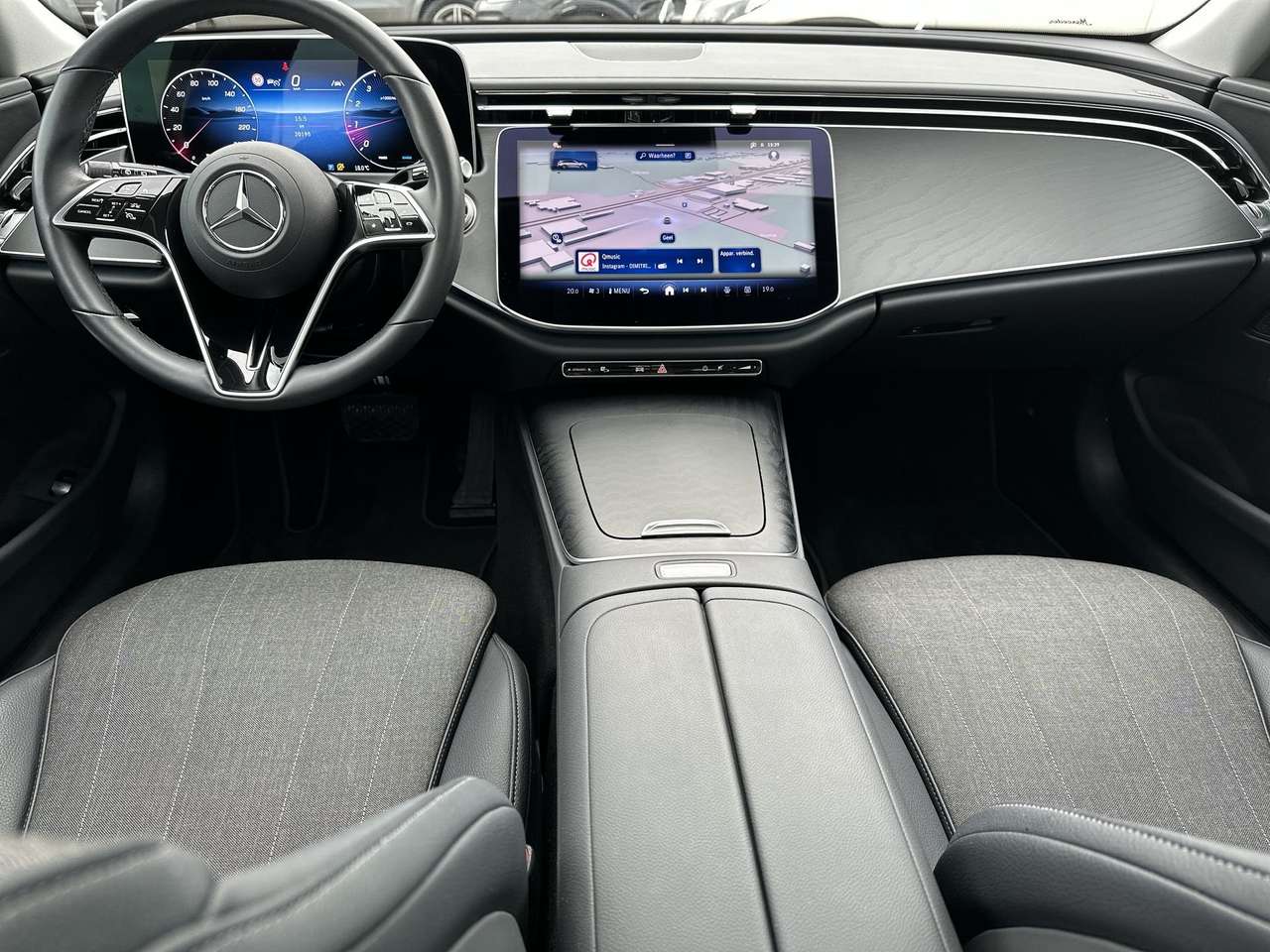 Mercedes-Benz E 200 AVANTGARDE/DISTR PRO/PANODAK/KEYLESS/WINTERPAK/19" — foto 14 van 19
