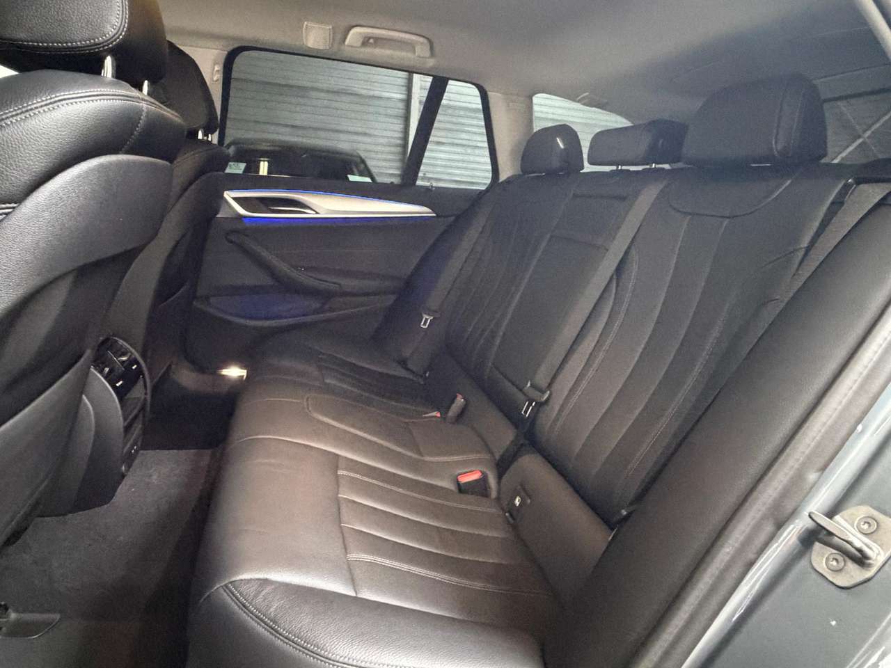 BMW 518 dA Touring NAVI*PDC*LED*CAMERA*CARPLAY*TREKHAAK*LEDER* — foto 14 van 25