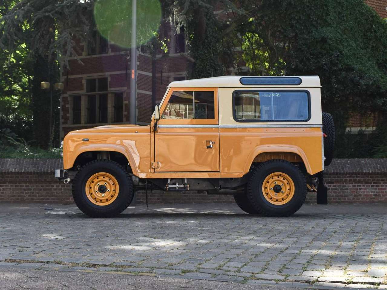 Land Rover Defender 90 / 2.2 TD4 / "Borrego Yellow Heritage" — foto 5 van 22