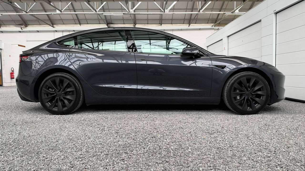 Tesla Model 3 RWD | Premium versie | Stealth Grey | 19" Nova velgen | HW4 — foto 4 van 25