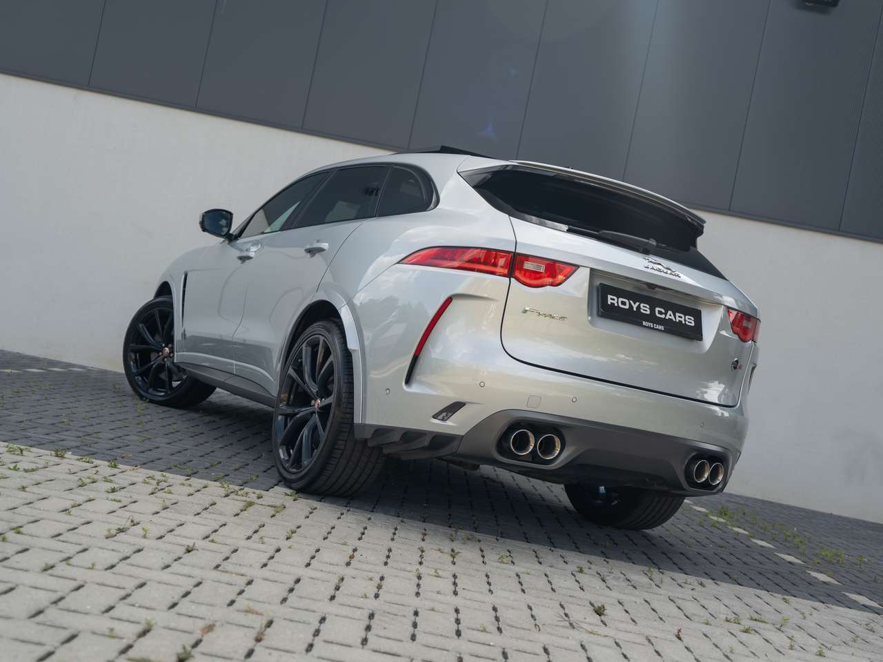 Jaguar F-Pace F-Pace SVR 5.0 V8 AWD LICHTE VRACHT/DEALER SERVICED/PRE OPF/1ST BE OWNER — foto 9 van 25