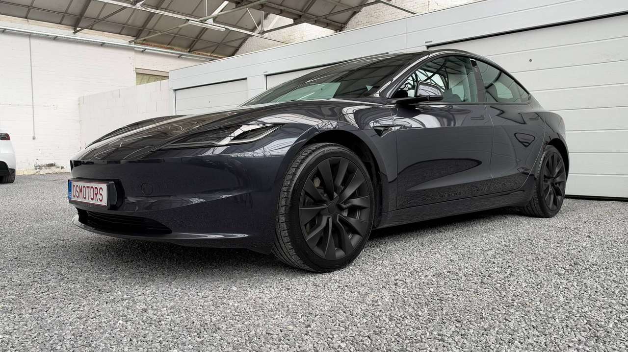 Tesla Model 3 RWD | Premium versie | Stealth Grey | 19" Nova velgen | HW4 — foto 10 van 25