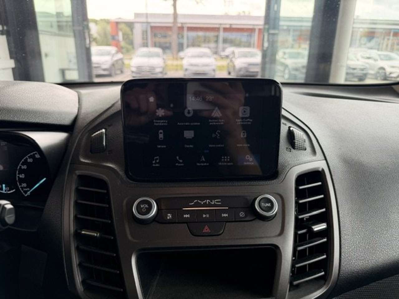 Ford Tourneo Connect TITANIUM BENZINE NAVIGATIE — foto 13 van 24