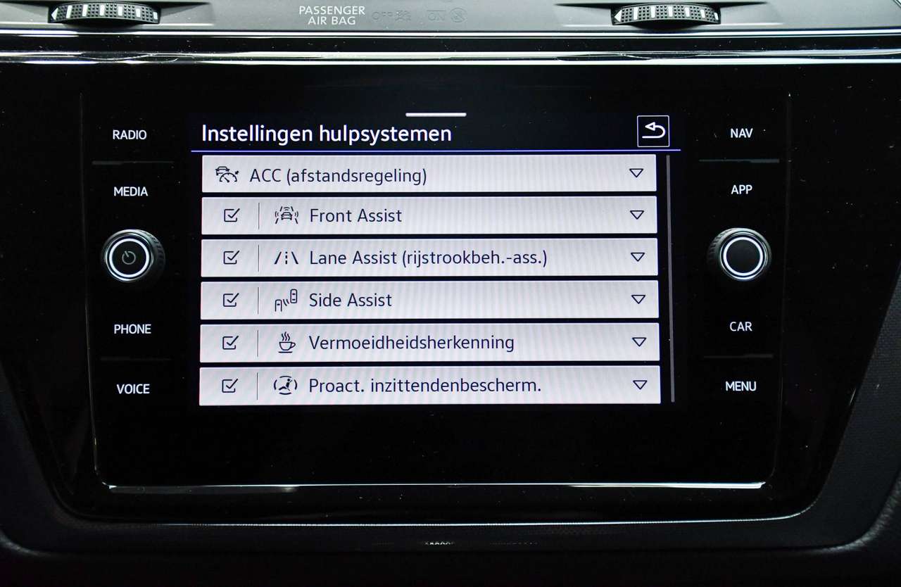 Volkswagen Touran Touran 1.5 TSI R-Line 7pl DSG - NAVIGATIE / TREKHAAK / CAMERA / SMARTLINK / BLIS / ACC / PDC — foto 13 van 22