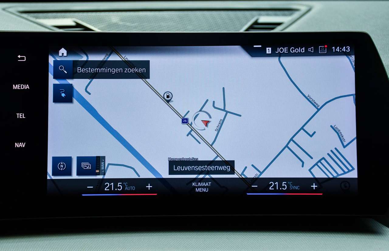 BMW iX1 iX1 66.5 kWh xDrive30 - NAVIGATIE / CAMERA / SMARTLINK / LEDER / PDC / CC — foto 9 van 20