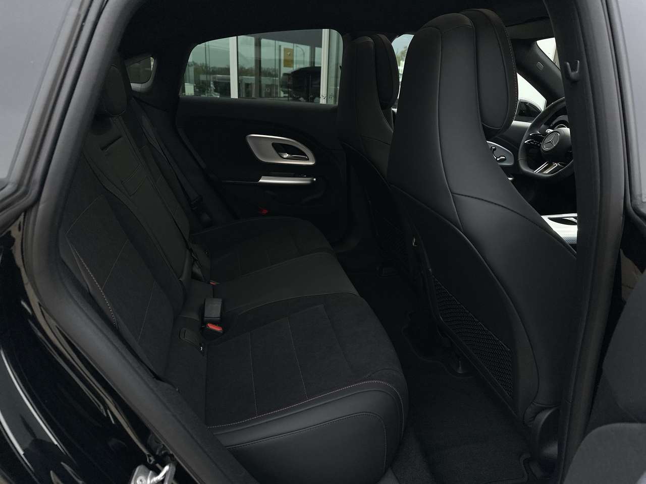 Mercedes-Benz CLA 250 + AMG LINE Electric — foto 17 van 19