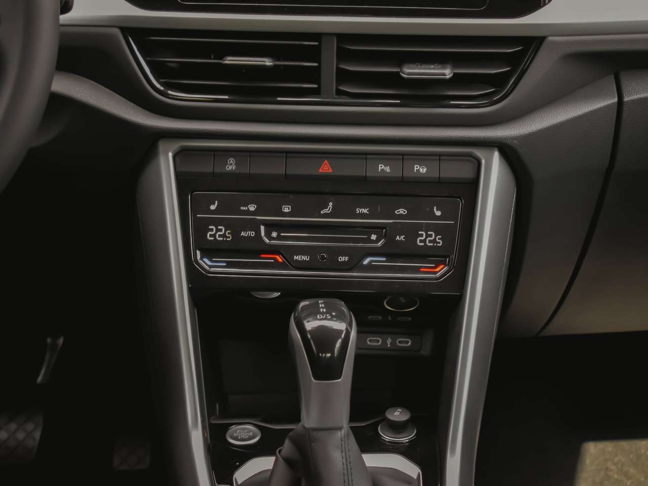 Volkswagen T-Roc T-Roc 1.5 TSI AUTOMAAT MET ZEER VEEL OPTIES — foto 21 van 25