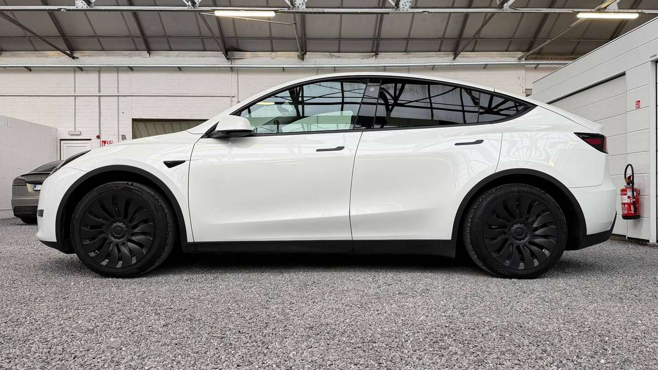 Tesla Model Y RWD | Tesla trekhaak | LFP | HW4 - FSD | BTW wagen | IN OPTIE — foto 3 van 25