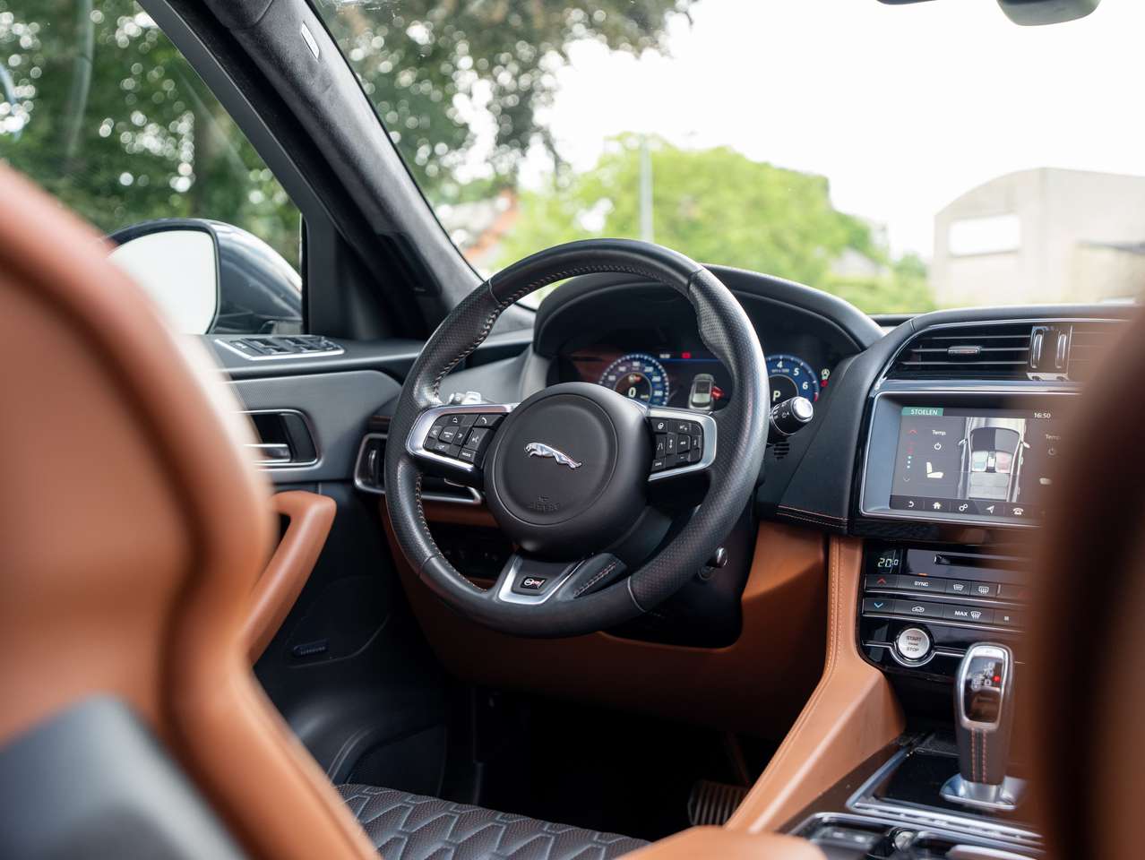 Jaguar F-Pace F-Pace SVR 5.0 V8 AWD LICHTE VRACHT/DEALER SERVICED/PRE OPF/1ST BE OWNER — foto 12 van 25