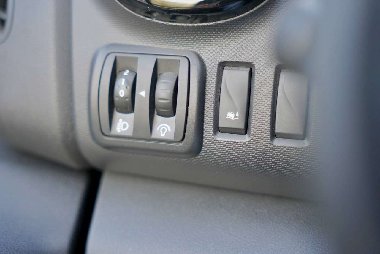 Renault Trafic 2.0 dCi 29 6 plaatsen lichte vracht — foto 14 van 25