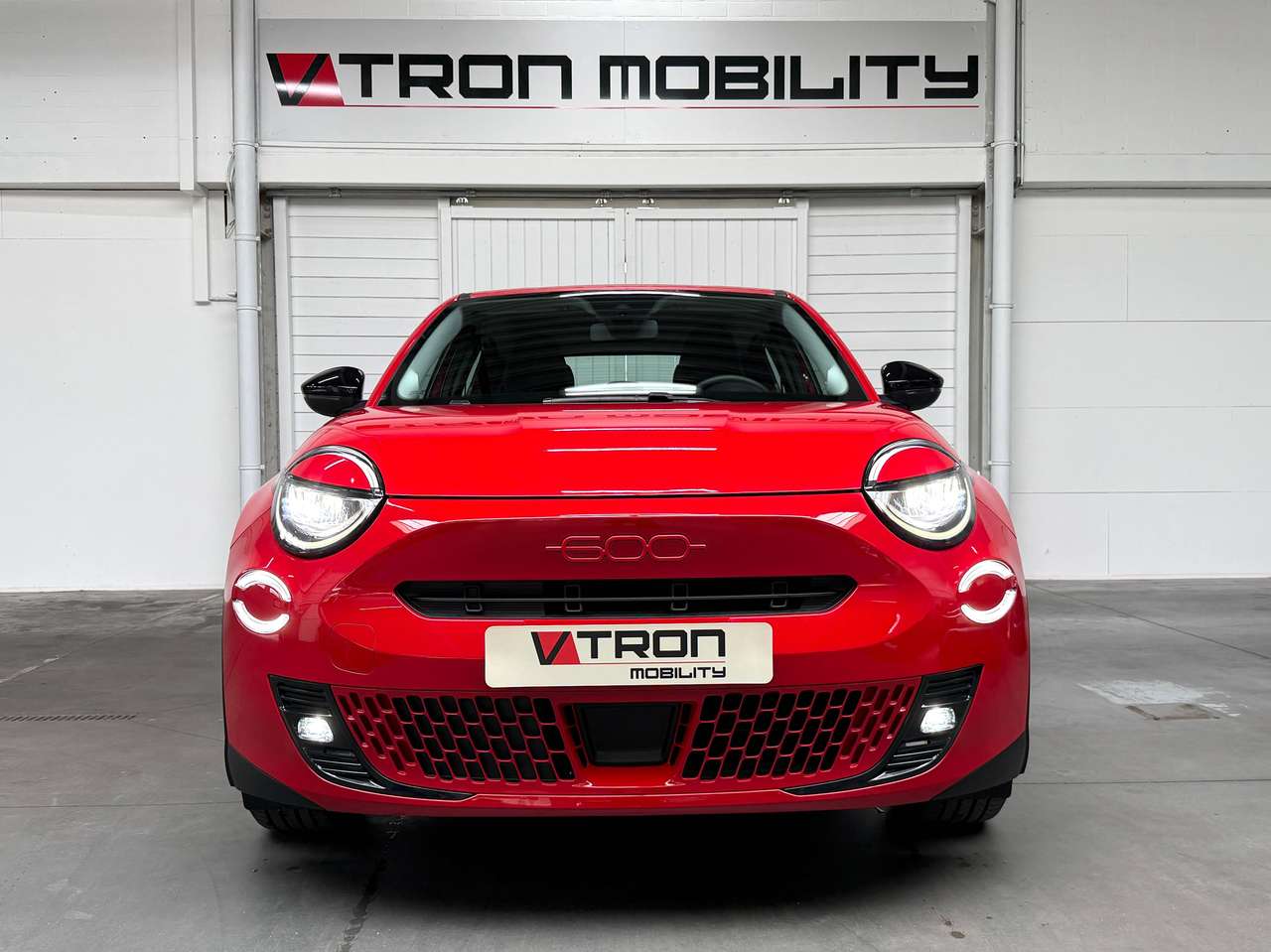 Fiat 600e e-600 54 kWh Red SOH 95% CARPLAY/ANDROID-AUTO*DAB*NAVI*CRUISE CONTROL*LANE ASSIST*PDC — foto 2 van 25