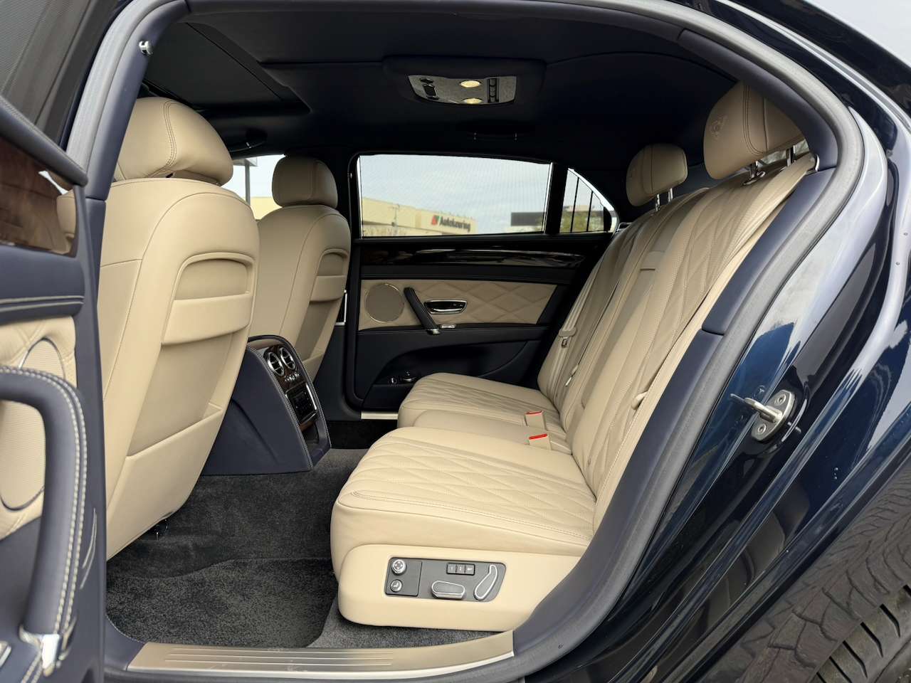 Bentley Flying Spur 4.0 V8 MULLINER FULL HISTORY — foto 9 van 15