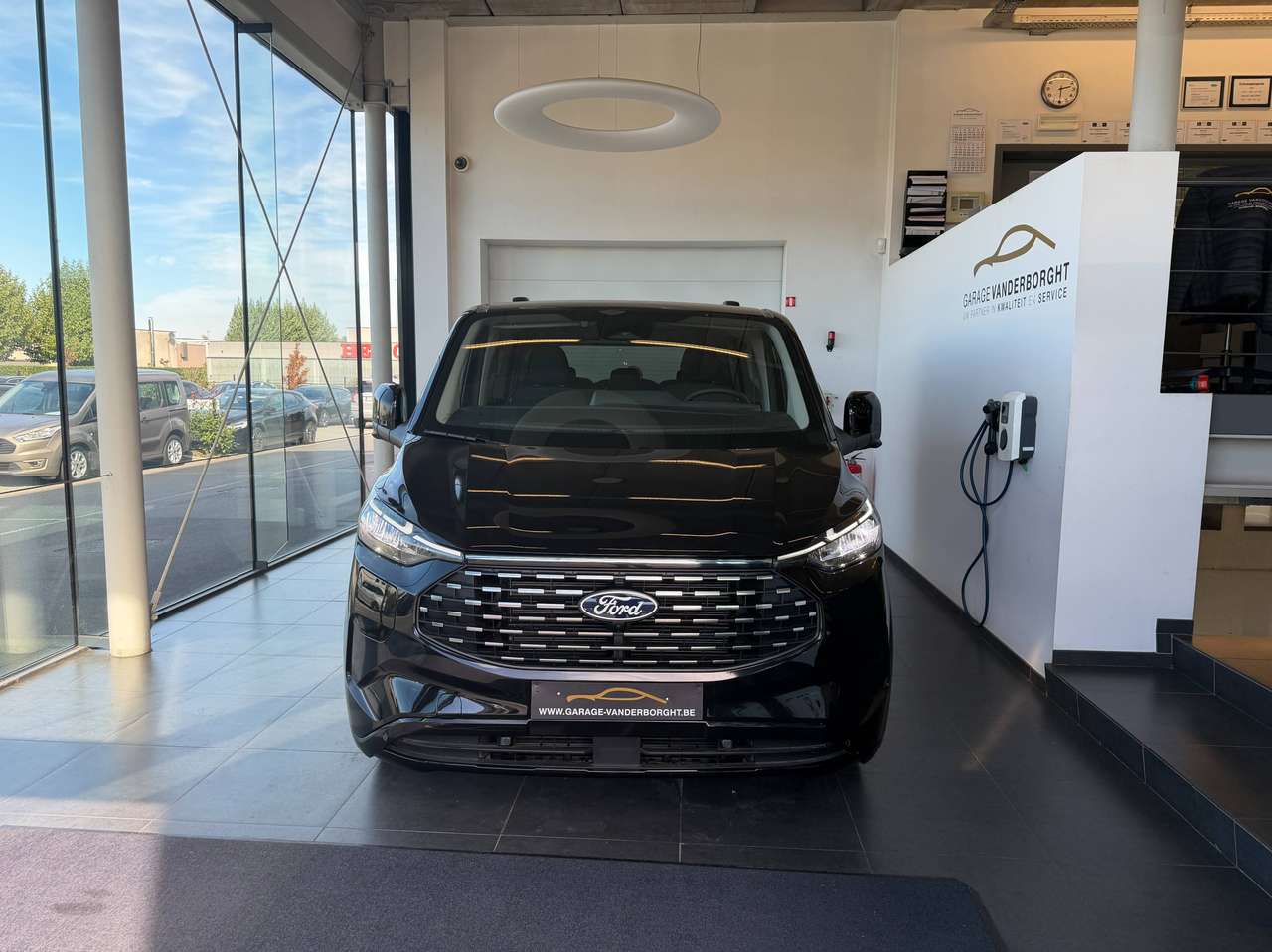 Ford Tourneo Custom TITANIUM X PHEV NIEUW 8ZIT — foto 2 van 21
