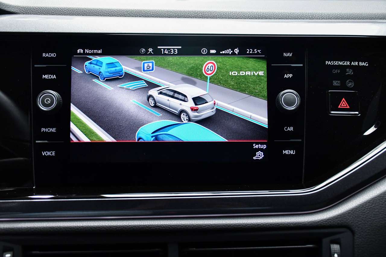 Volkswagen Polo GTI Polo GTI 2.0 TSI DSG - NAVIGATIE VIA SMARTLINK / CAMERA / BLIS / ACC / PDC — foto 12 van 20