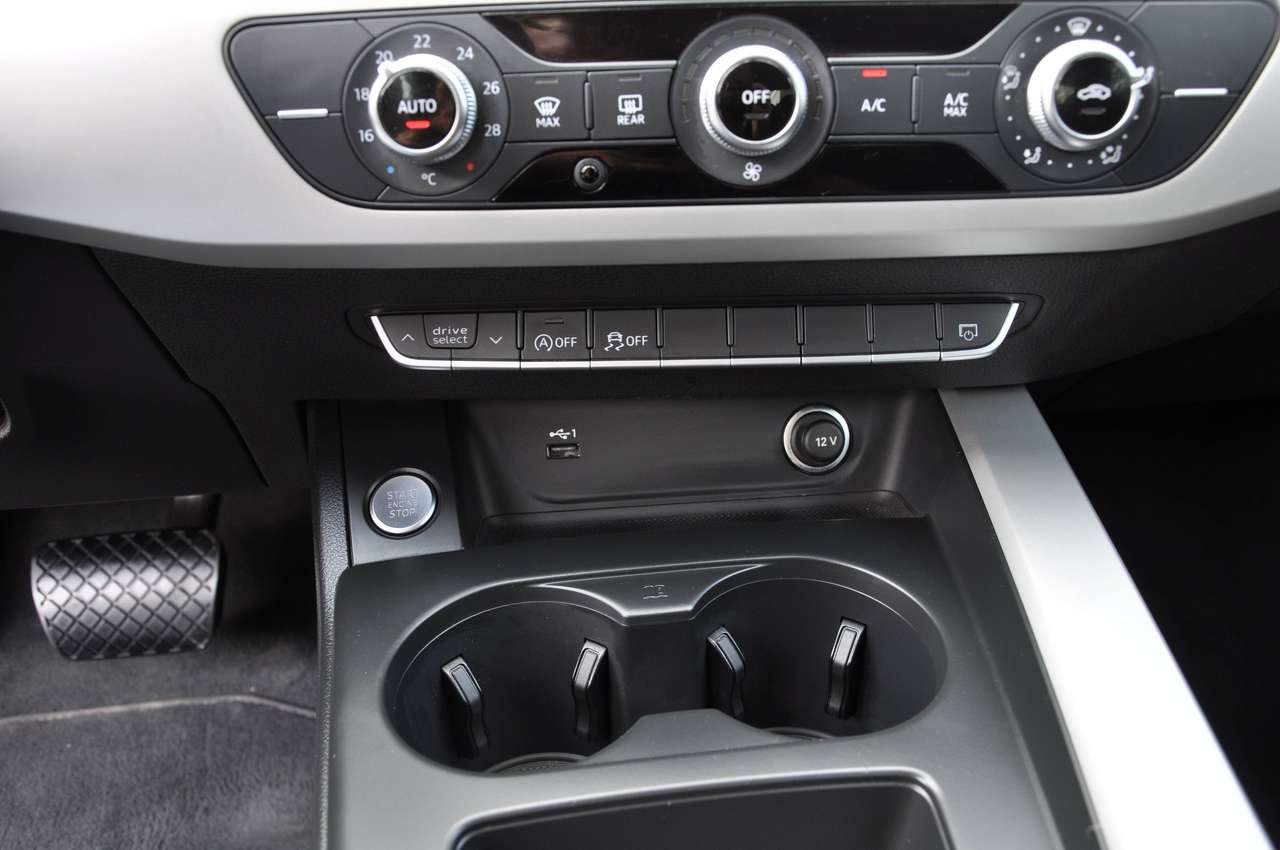 Audi A4 35 TFSI Business Edition "Attraction" S-tronic "Automaat" Benzine mild hybride — foto 12 van 15