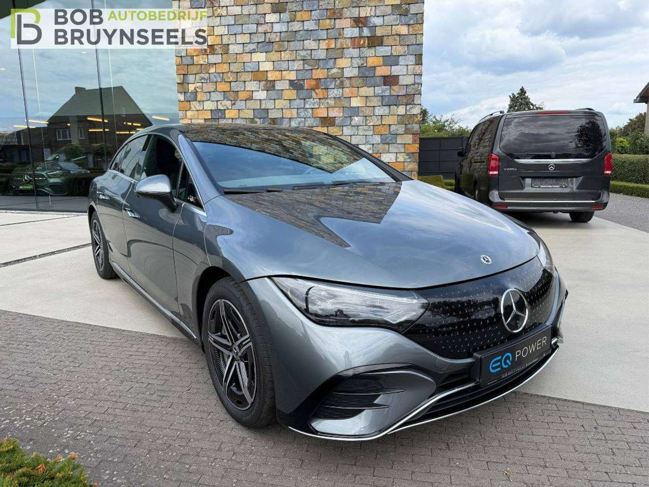 Mercedes-Benz EQE 300 Amg line - Digital light – Panormadak – Trekhaak – Burmester Sound System – Memorypack – Distronic – 360°camera – Head Up — foto 3 van 25