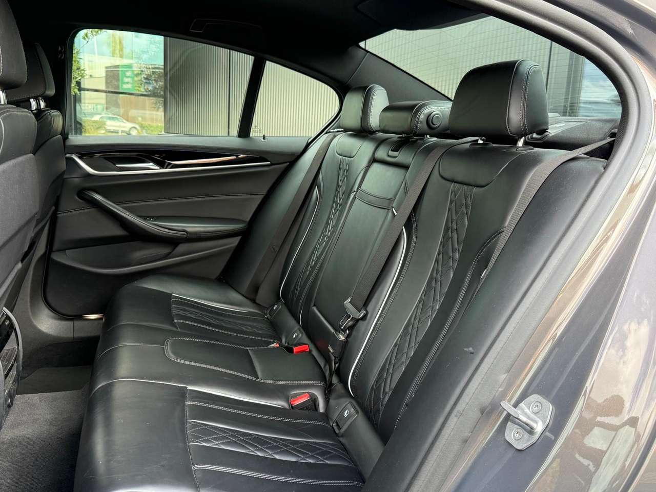 BMW 520 iA M-Pack Dealerprice 20999 euro ttc — foto 11 van 17