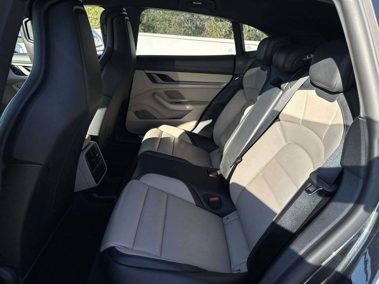 Porsche Taycan Taycan 4 Cross Turismo 105 kWh  NP 145.586 EURO — foto 13 van 19