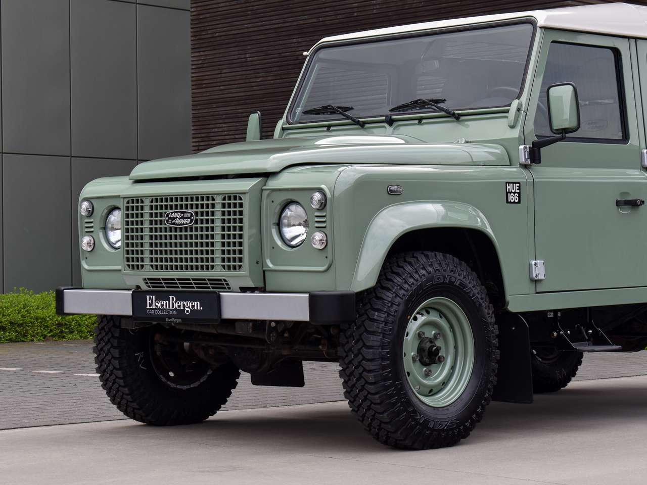Land Rover Defender 110 2.2 TD4 - "Heritage Edition" — foto 10 van 25