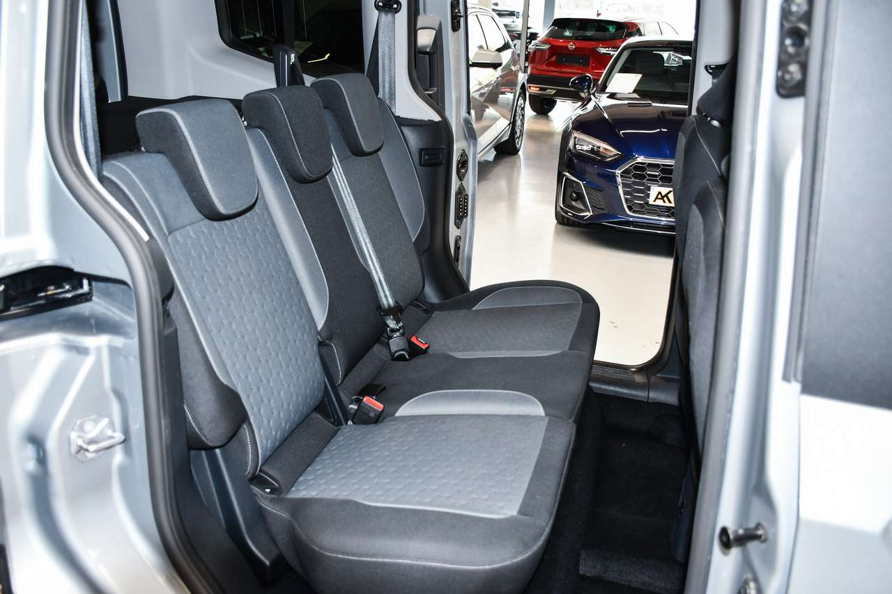 Ford Tourneo Courier Titanium 5pl - NAVI SMARTLINK / CAMERA / PDC / CC — foto 9 van 17