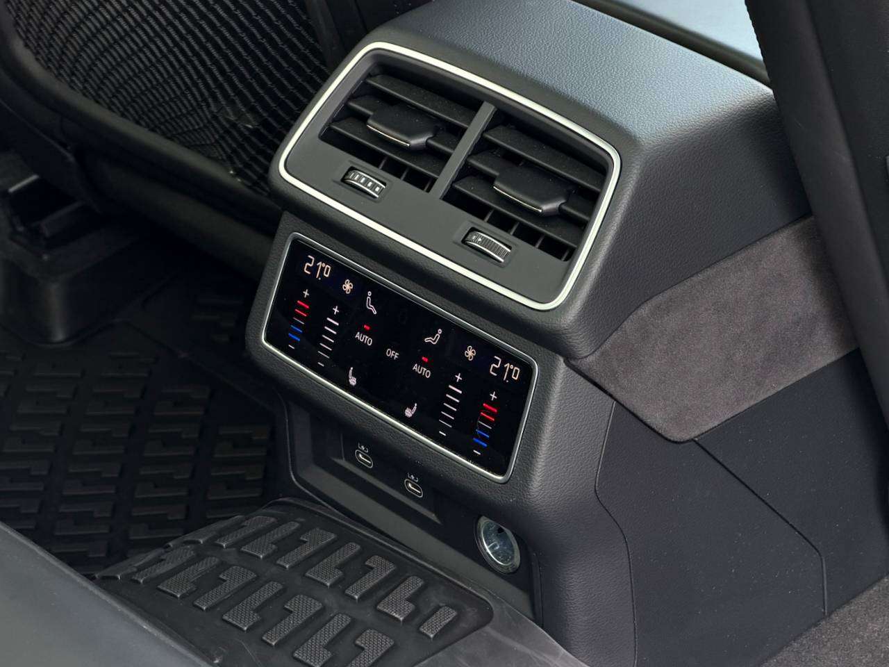 Audi RS6 QUATTRO FULL OPTION COMPLETE AKRAPOVIČ UNIEK — foto 8 van 21