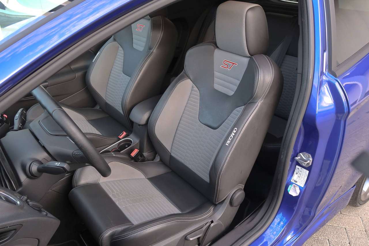 Ford Fiesta Fiesta ST 1.6 EcoBoost 182 pk / Slechts 47k km / Leder Recaro / 1j garantie — foto 16 van 23
