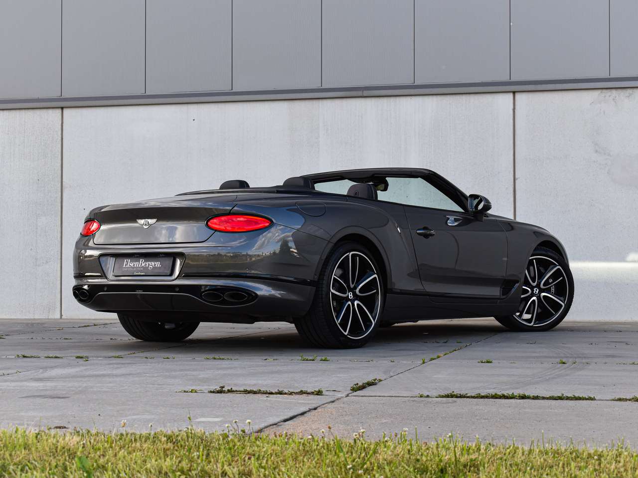 Bentley Continental GTC 4.0 V8 Mulliner - Blackline - NP: €309.996,- — foto 15 van 25