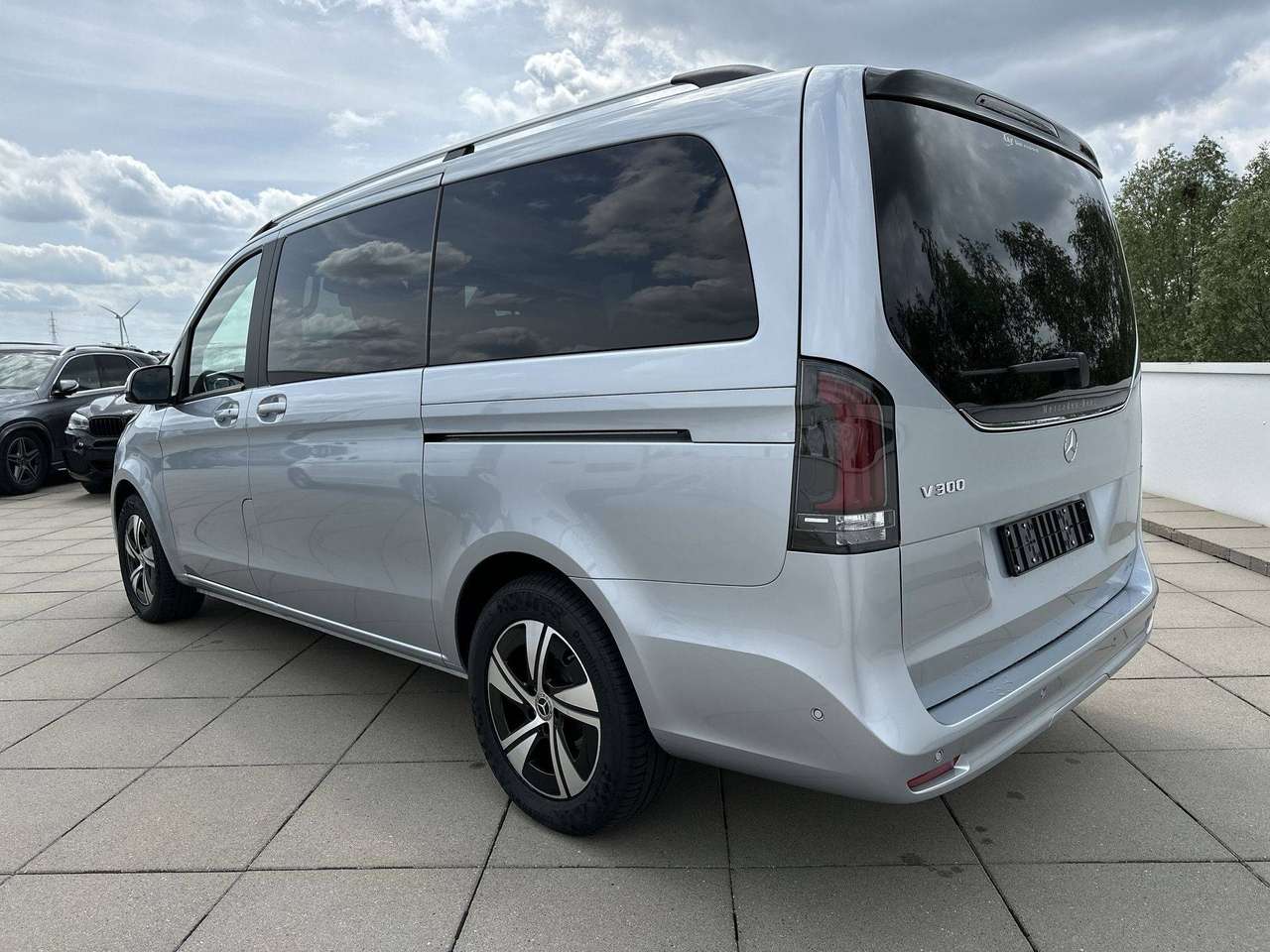 Mercedes-Benz V 300 benzine Style L2  Nieuw model Geheel lederen interieur Navi Burmester — foto 8 van 19
