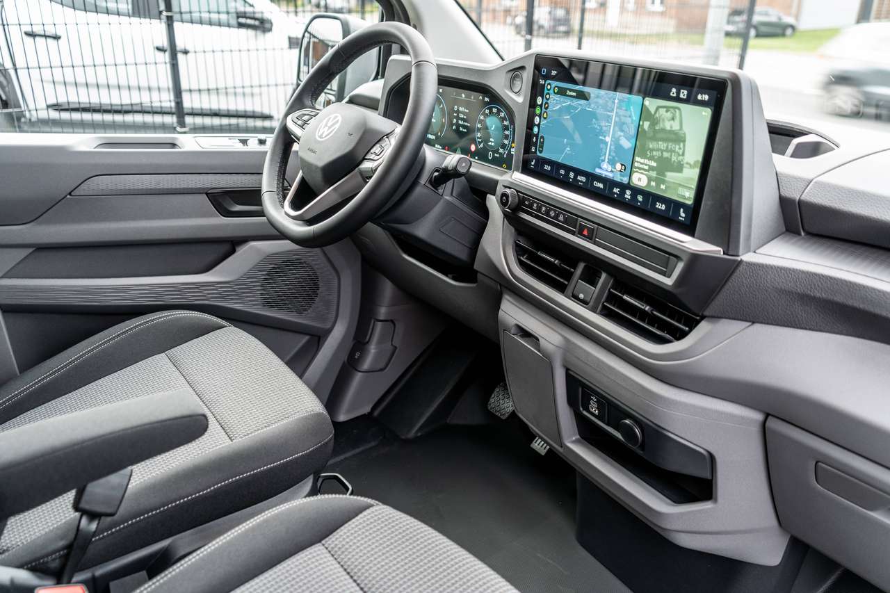 Volkswagen T7 Transporter 2.0TDi L2 Automaat - Adaptive cruise control / Zetelverwarming - 36.000ex — foto 11 van 15
