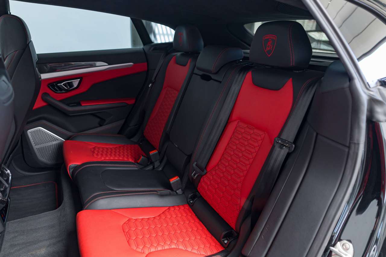 Lamborghini Urus 4.0 BITURBO V8|LUKAKU FIRST OWNER|NIGHT VISION|360°|BANG&OLUFSEN|MASSAGE|HEAD-UP|ZETELVERW.+KOELING|CARBON|REAR WHEEL ST. — foto 17 van 25