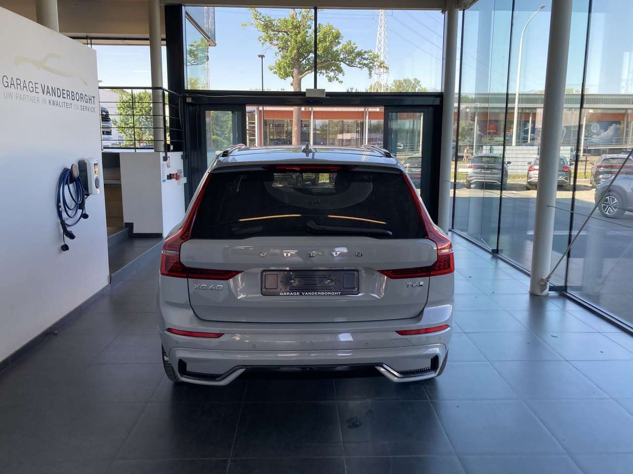 Volvo XC60 PLUS DARK T6 PHEV AWD AUTOMAAT PANO DAK 19000KM!!! — foto 5 van 22