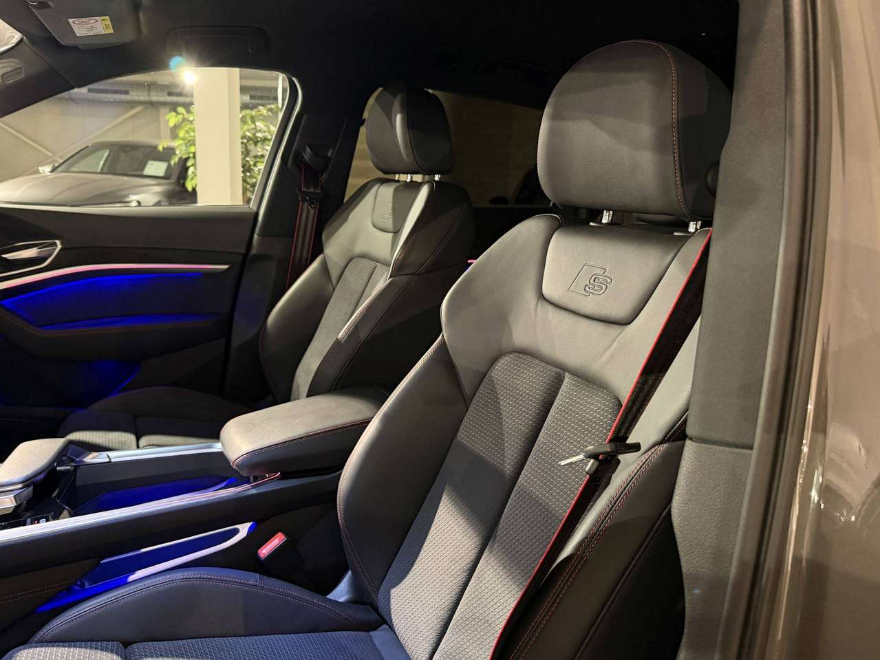 Audi Q8 e-tron 340PK QUATTRO * 3x S-LINE * CAMERA * EXCLUSIVE RED PACK * 22" * MATRIX * STANDVERWARMING * BLACK PACK * — foto 6 van 24