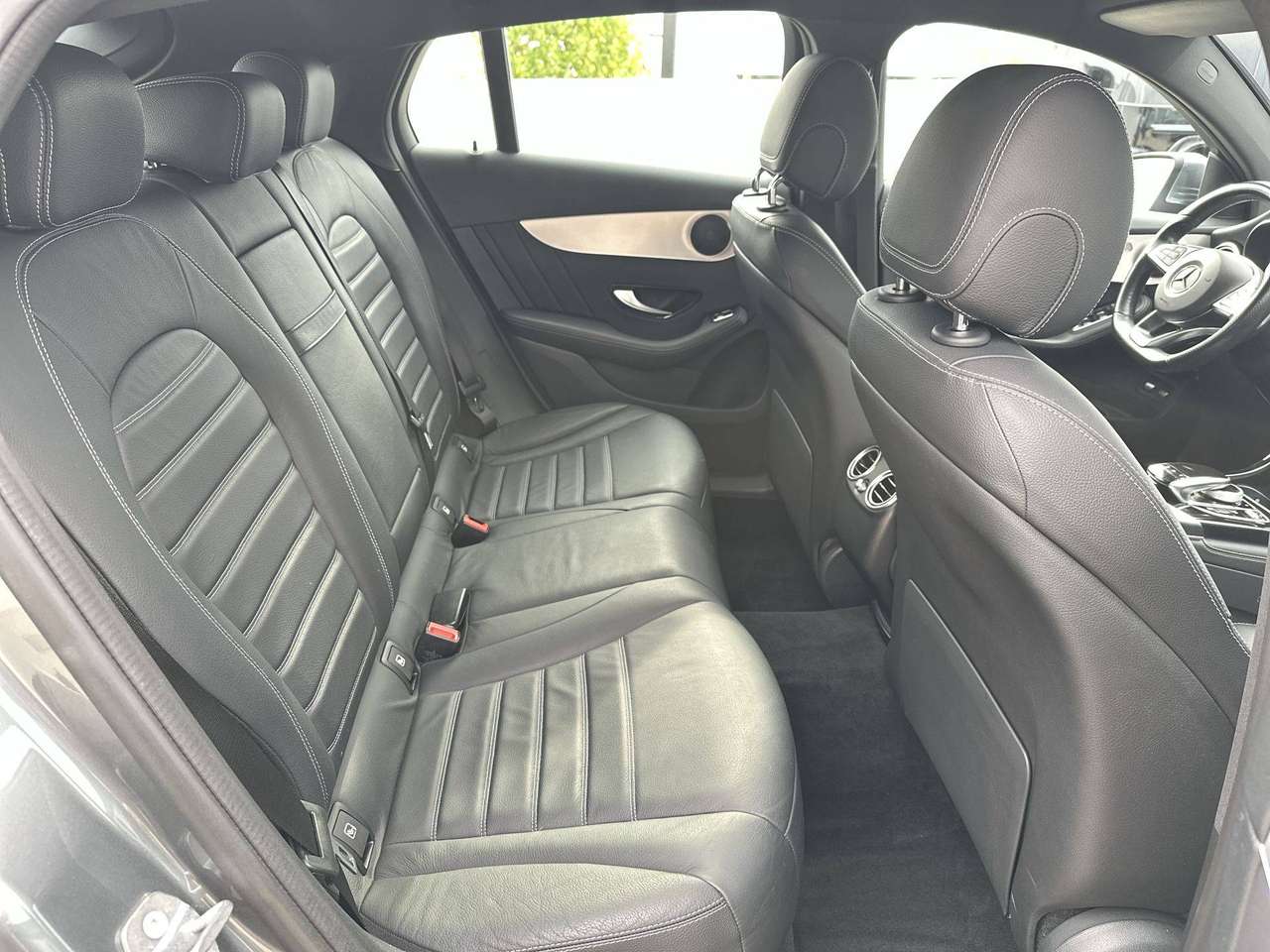 Mercedes-Benz GLC 250 GLC Coupé 250 4-Matic (EU6.2)AMG Pakket Comand Navi 20" multispaaks AMG velgen — foto 15 van 18