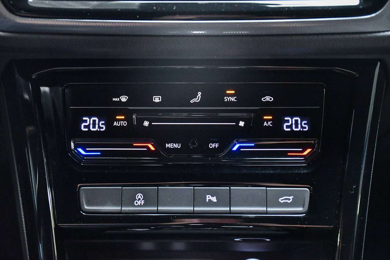 Volkswagen Touran Touran 1.5 TSI R-Line 7pl DSG - NAVIGATIE / TREKHAAK / CAMERA / SMARTLINK / BLIS / ACC / PDC — foto 15 van 22