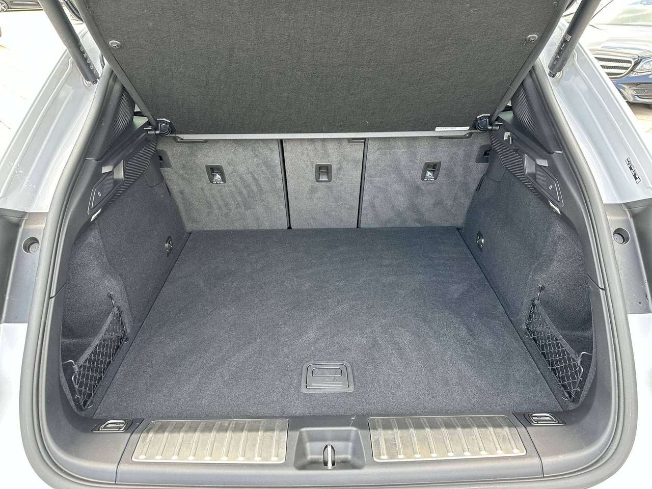 Porsche Macan E Adaptieve sportzetels pano dak Adaptiv cruise control — foto 17 van 18