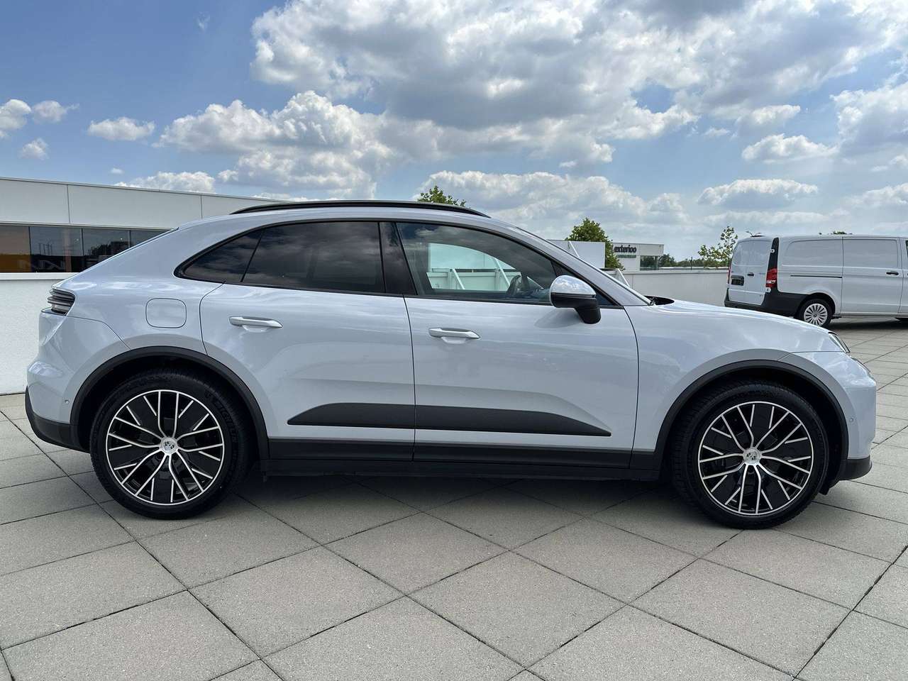 Porsche Macan E Adaptieve sportzetels pano dak Adaptiv cruise control — foto 4 van 18