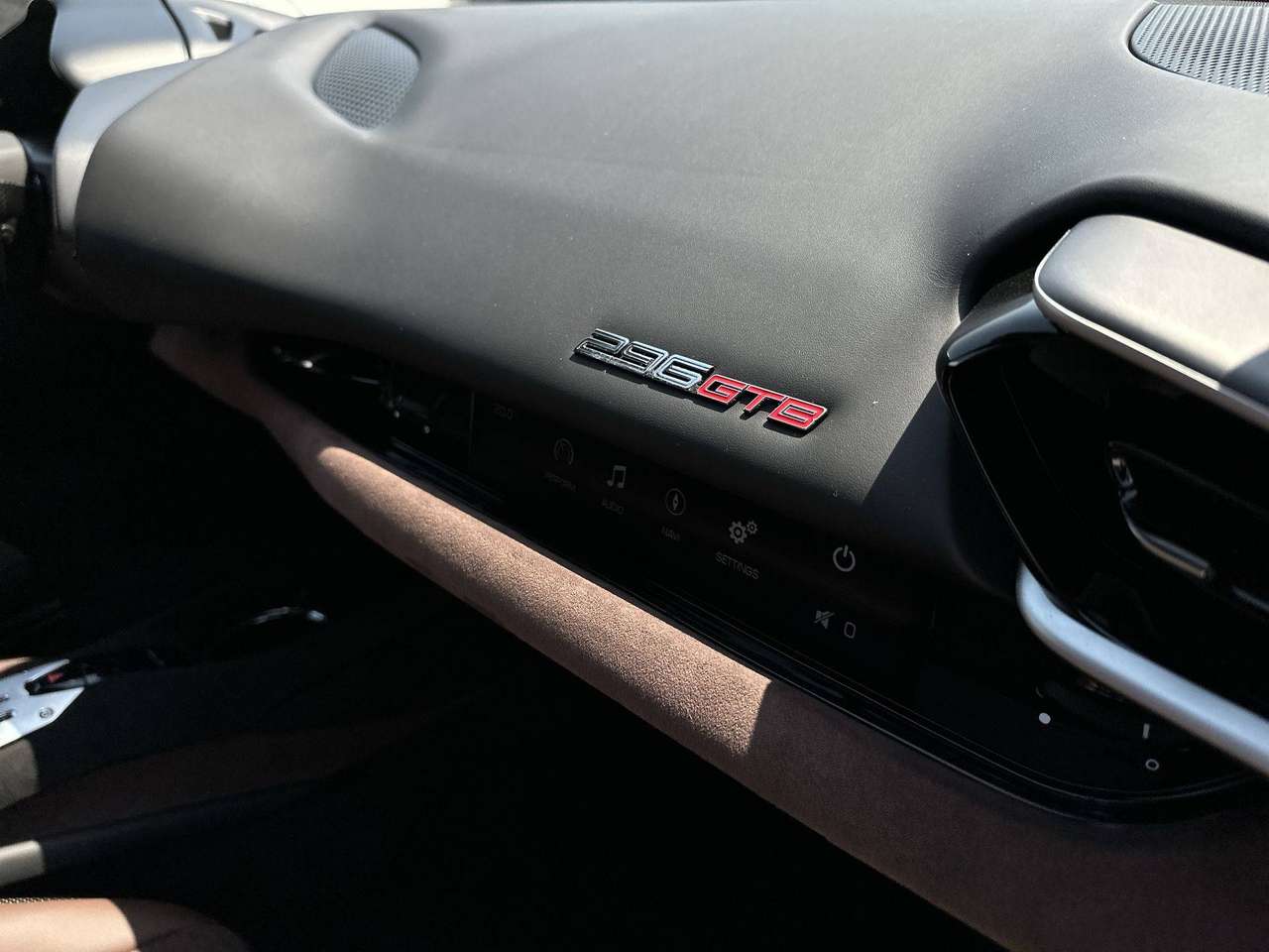 Ferrari 296 GTB PHEV 3.0 V6 DCT — foto 16 van 18
