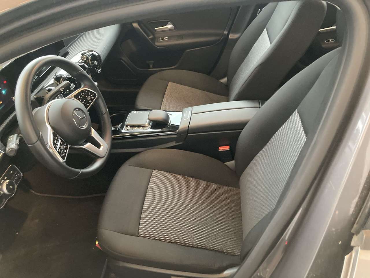 Mercedes-Benz A 180 BENZINE AUTOMAAT  +TAL VAN OPTIES — foto 9 van 20