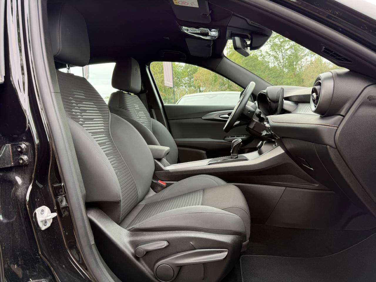 Alfa Romeo Tonale MHEV SPRINT APPLE CARPLAY ADAPTIVE CRUISE KEYLESS ENTRY — foto 6 van 17