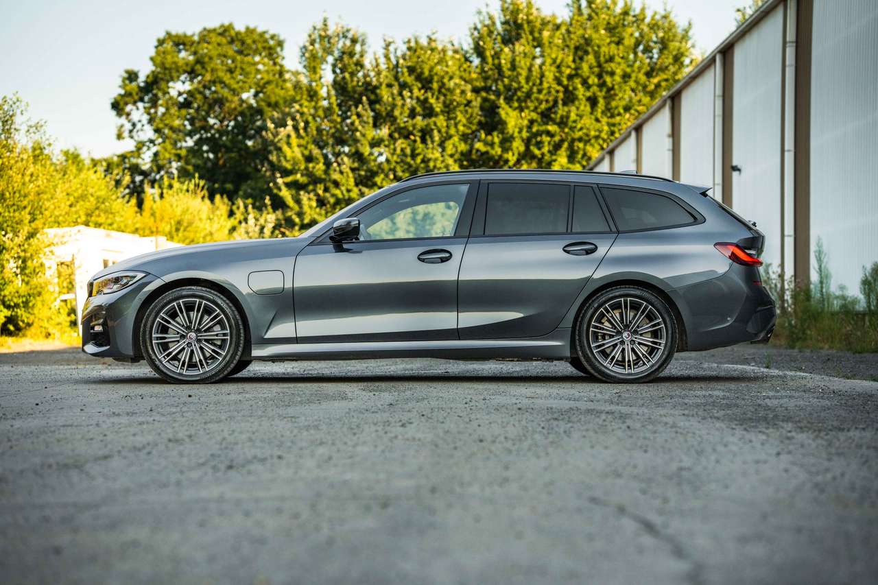 BMW 320 (2022) — foto 4