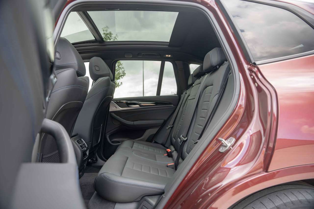 BMW iX3 SOH 96.5%*M SPORT*LED*PANO*HARMAN/KARDON*TREKHAAK* — foto 23 van 25