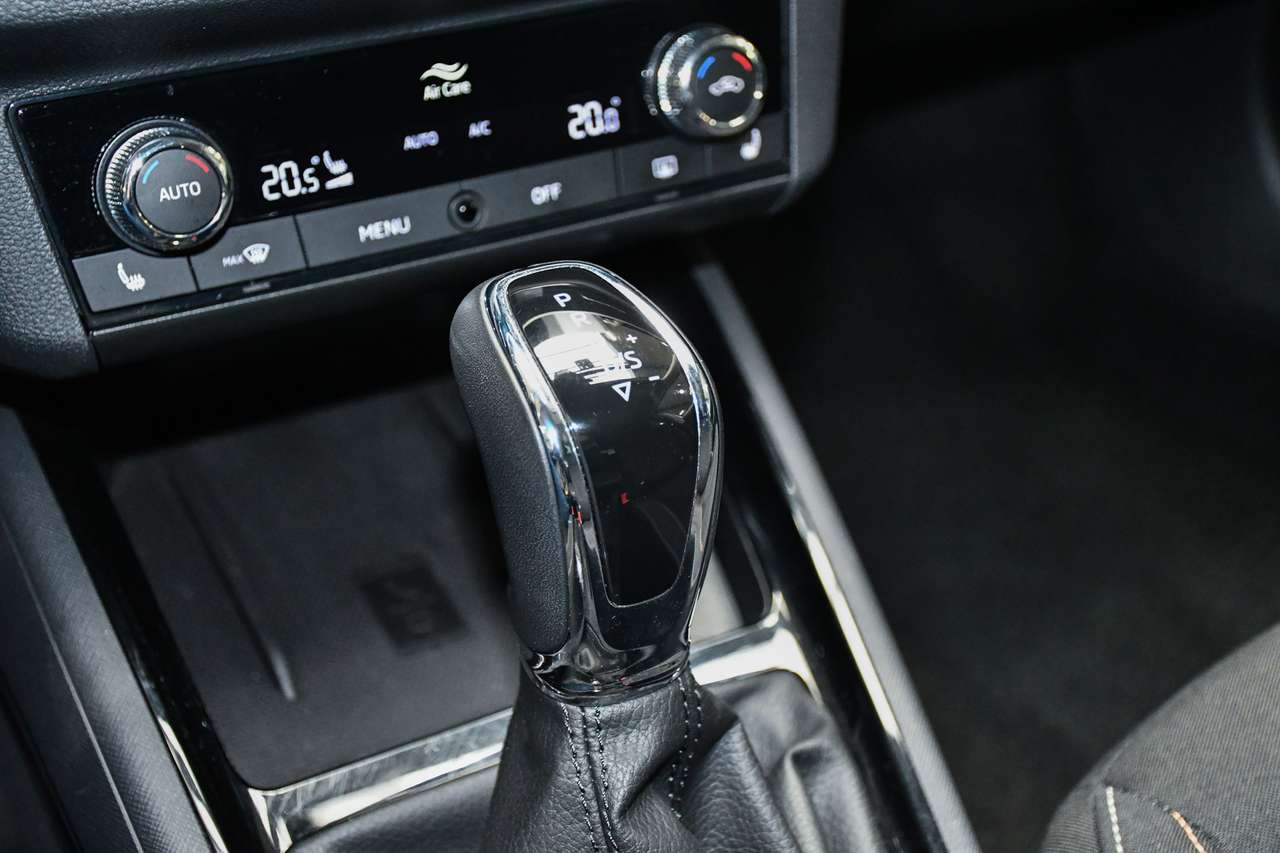 Skoda Kamiq Kamiq 1.0 TSI Ambition DSG - NAVI SMARTLINK / PDC — foto 13 van 17