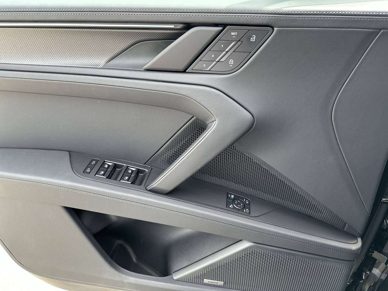 Porsche Cayenne Coupe ELECTRIC Trekhaak  adaptive Sportdesign 22" — foto 10 van 19