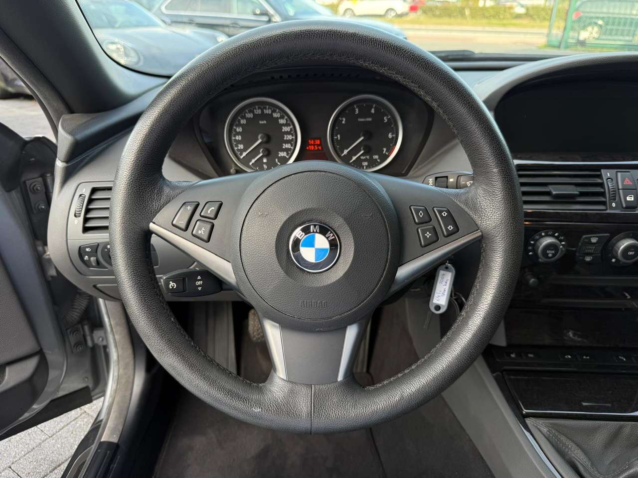 BMW 645 Ci Cabriolet 6 Speed Manuel 53000km 1 owner New !! — foto 9 van 21