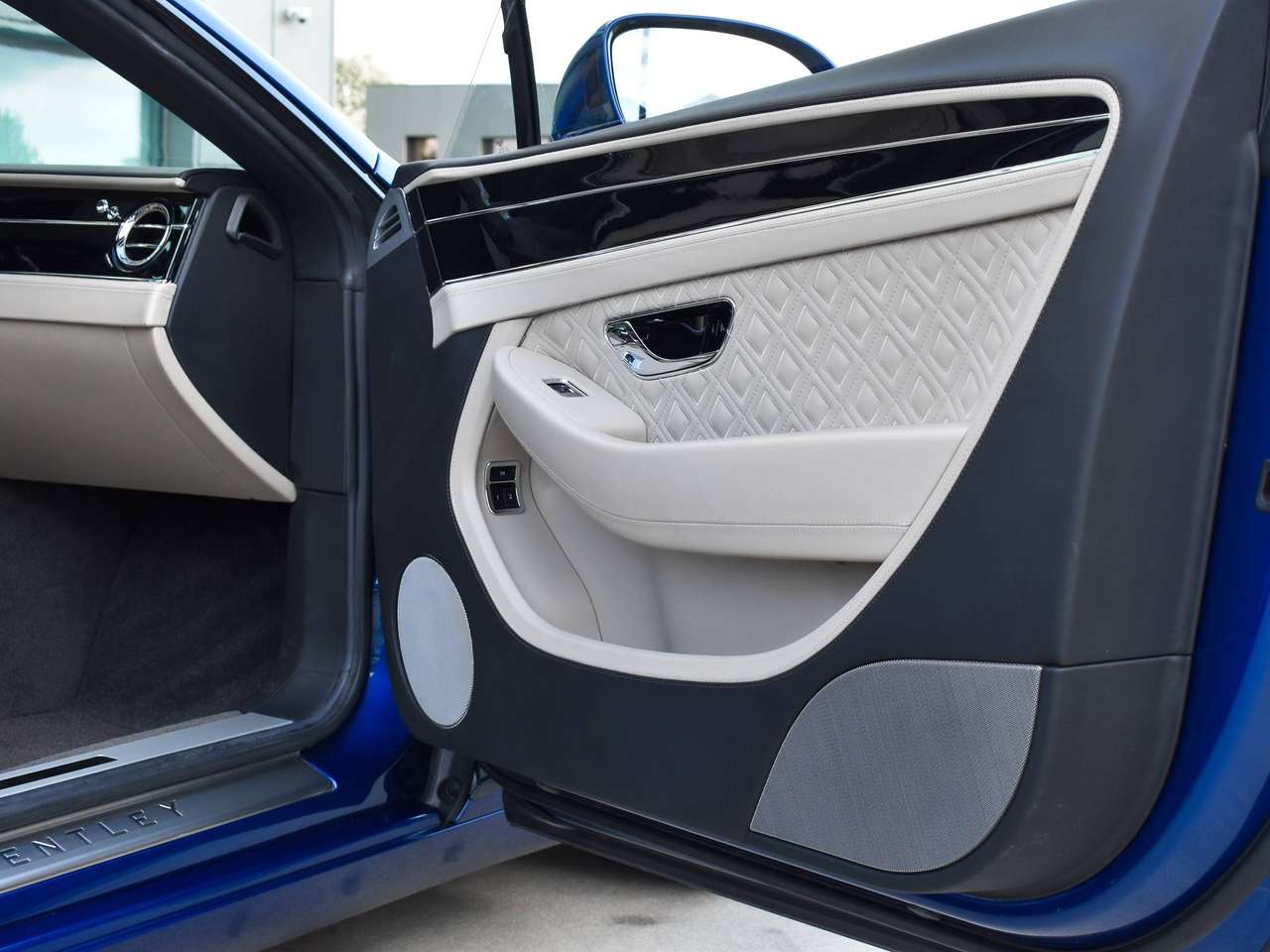 Bentley Continental GT 6.0 BiTurbo W12 / New Model / Sequin Blue / Full History — foto 13 van 25