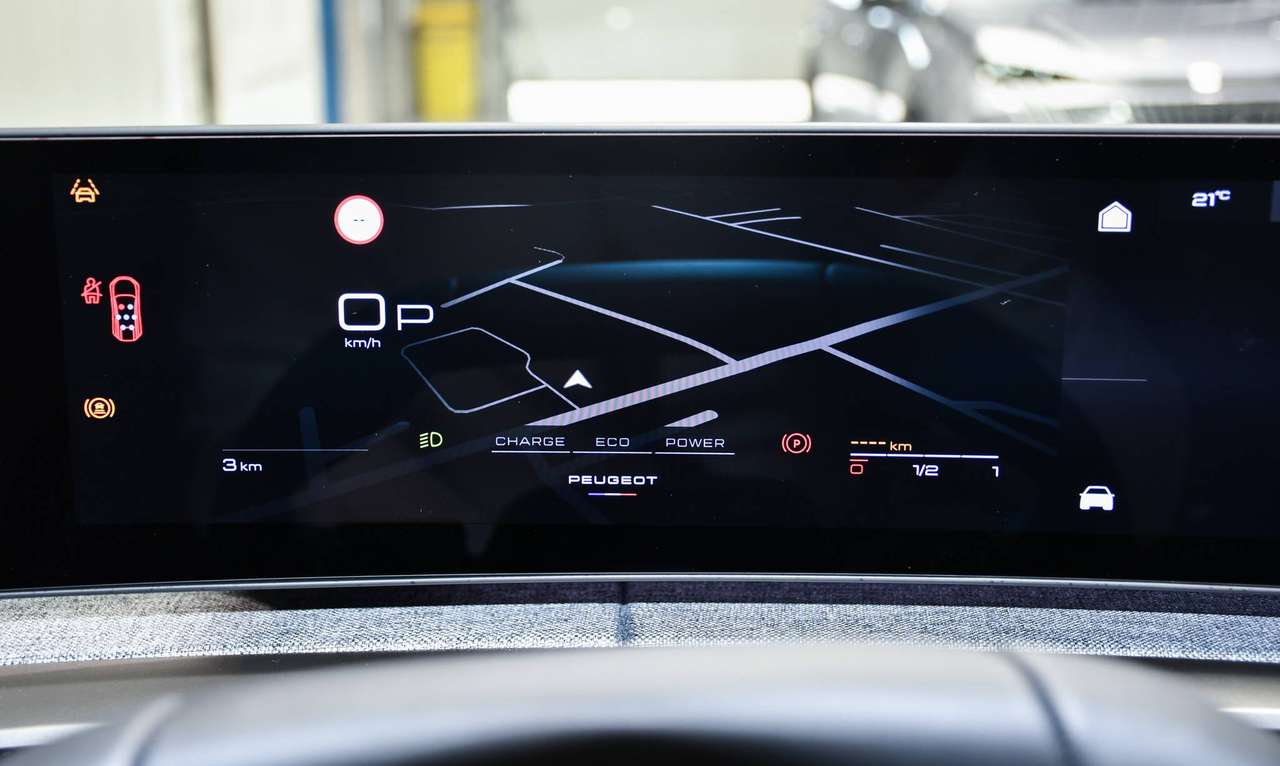 Peugeot 5008 5008 Hybrid Allure 7pl MHEV NIEUW - NAVIGATIE / CAMERA / ACC / SMARTLINK / BLIS / PDC — foto 17 van 22